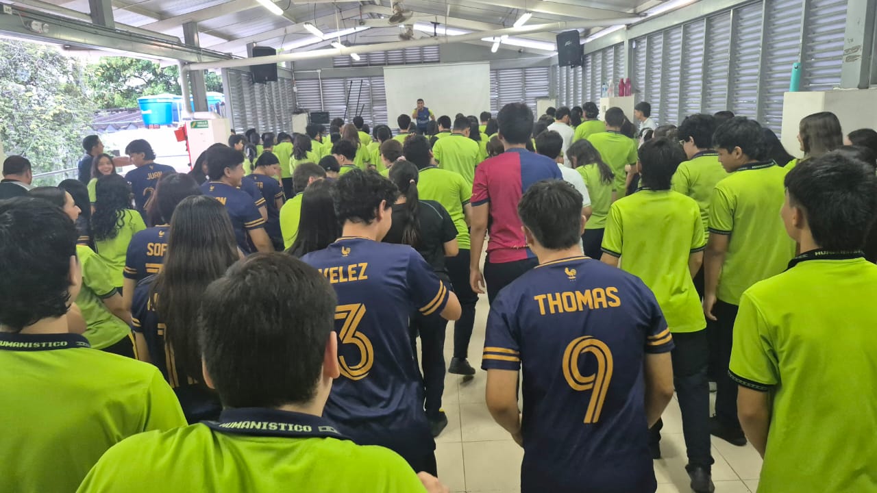 Estudiantes de media académica en preparación universitaria